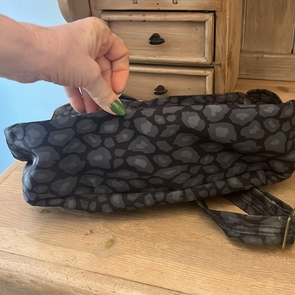 Travelon Anti-Theft Crossbody Bag & Matching Pouch Leopard Inside Light RFID - Picture 7 of 11